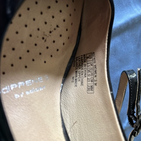 Rockport sling back heels, size 6. - Picture 5 of 5